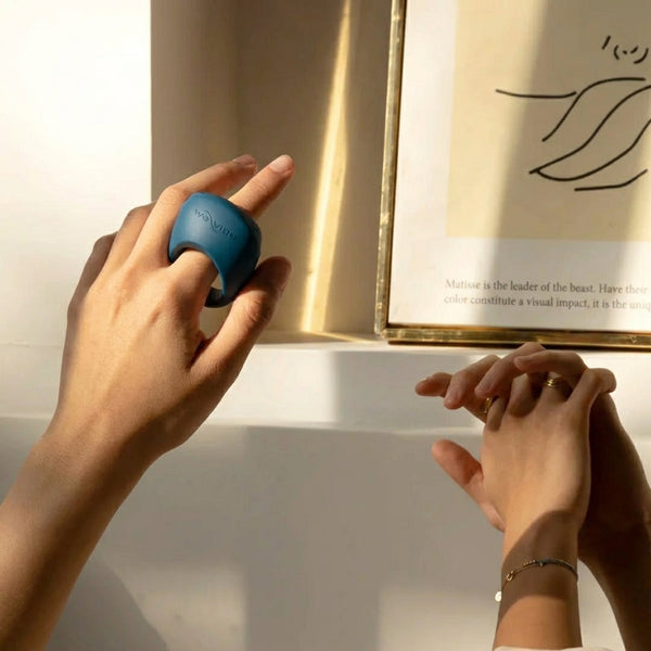 Penisring modellen in verschillende materialen en maten gepresenteerd op een neutrale achtergrond voor productoverzicht