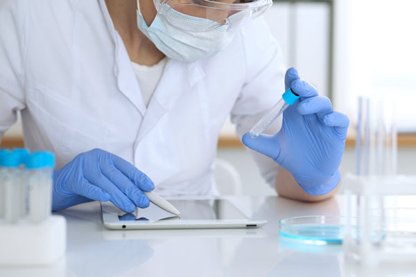 Overzichtstabel van veilige en onveilige ingrediënten in glijmiddelen met informatie over allergierisico's