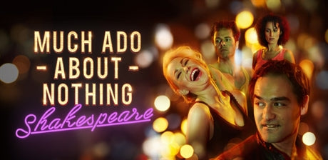 Toneel in het bos onder de sterrenhemel