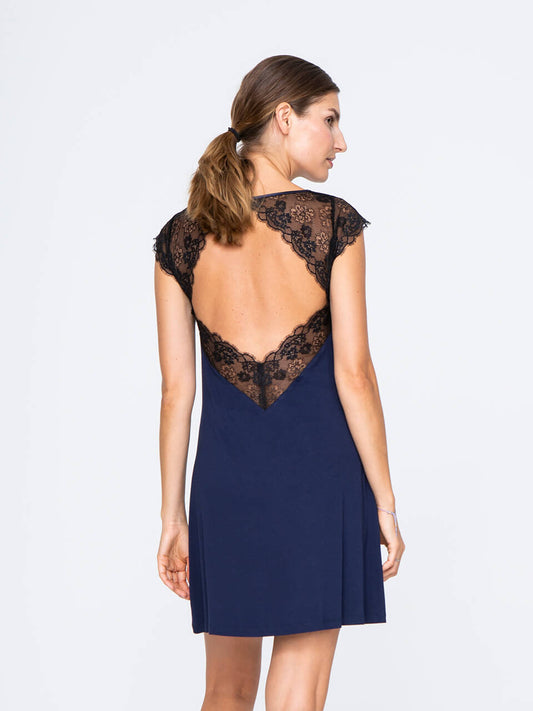 Zwarte chemise van De Paarse Keizerin maat S, vooraanzicht op witte achtergrond