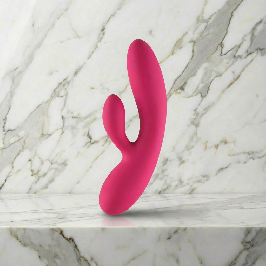 Close-up van bedieningsknoppen en textuur details op paarse intimate wellness product