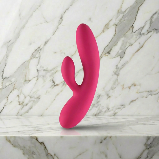 Close-up van bedieningsknoppen en textuur details op paarse intimate wellness product