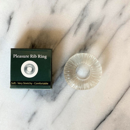 Zijaanzicht Pleasure Rib Ring toont ergonomische vorm en ribbel textuur voor extra stimulatie