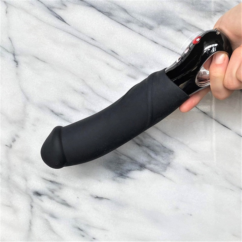 Big Boss Fun Factory vibrator zwart in hand, flexibele schacht met bedieningsknoppen