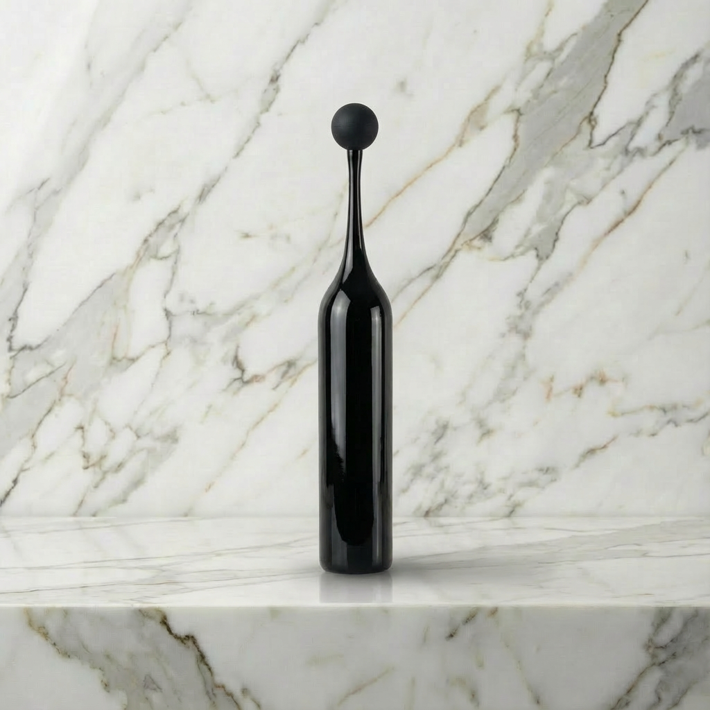 Rocky intimate wellness product in lichtroze van De Paarse Keizerin op witte achtergrond