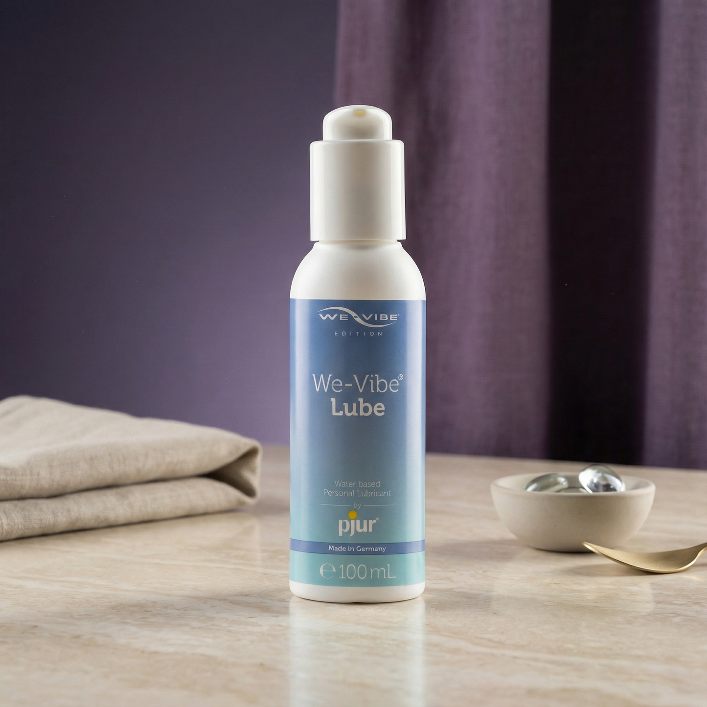 Close-up van We-vibe glijmiddel dispenser en consistentie