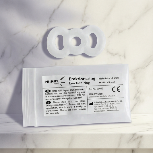 Primus erectiering 10mm in zwart siliconen op witte achtergrond voor drukbehoud