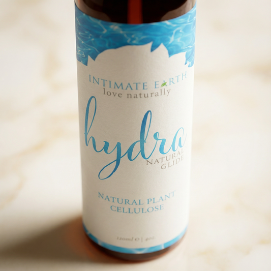 Zijaanzicht Intimate Earth Hydra Glide 240ml fles met doseerpompje en productlabel