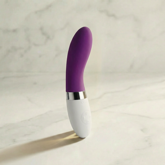 Lelo Liv 2 vibrator in paars op witte achtergrond