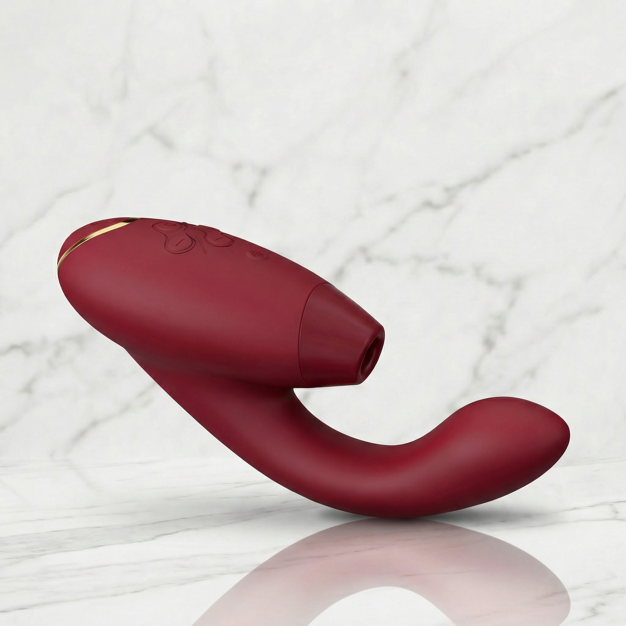 Zwarte Womanizer Duo 2 rabbit vibrator vooraanzicht op witte achtergrond