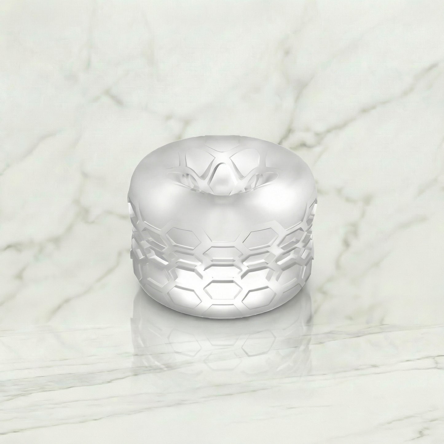 Sono masturbator met bumper van De Paarse Keizerin, vooraanzicht op witte achtergrond