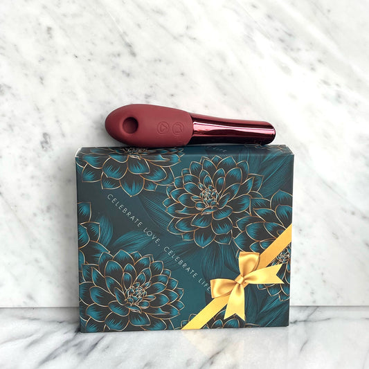 Elegante verpakking van De Paarse Keizerin Lyra met bijbehorende accessoires