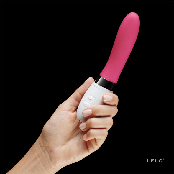 Lelo Liv 2 paarse vibrator met elegant design van opzij gefotografeerd