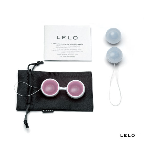 Luna Beads LELO complete set uitgestald: harnas, balletjes, zwart satijnen opbergzakje en garantiekaart