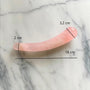 Rozenkwarts massage wand curved met afmetingen 18 cm lengte, 2 cm en 3,2 cm diameter