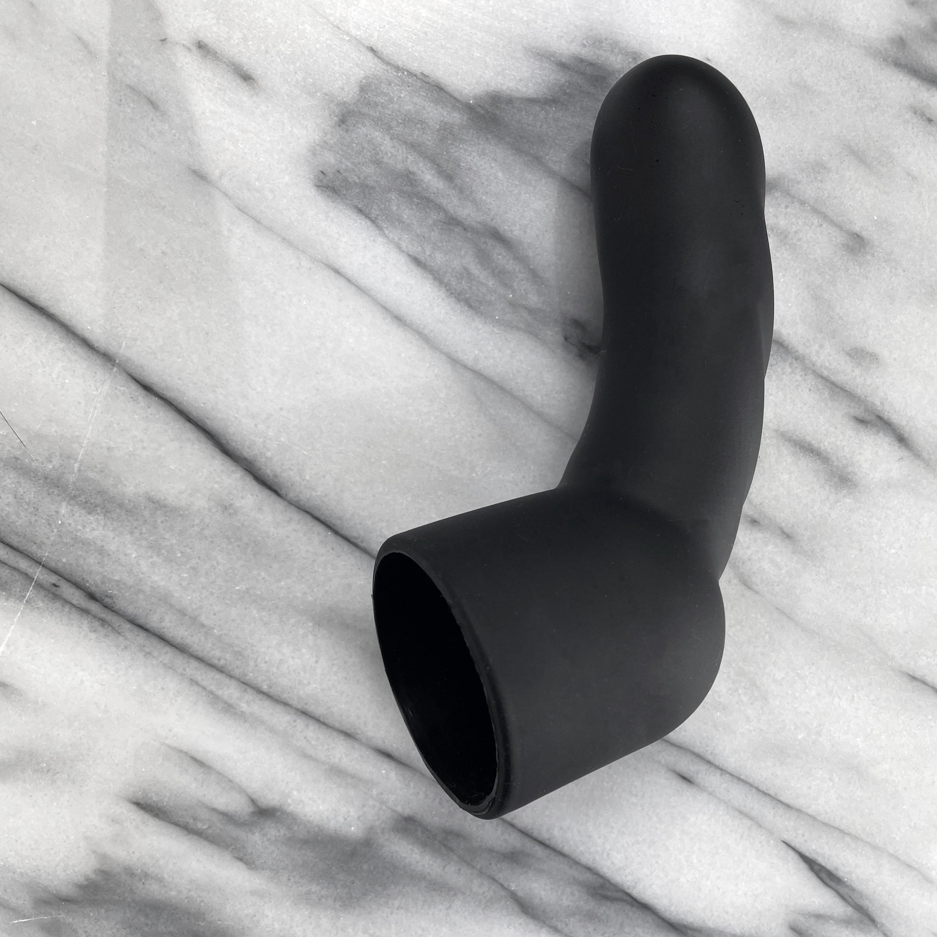 Zijaanzicht van ergonomisch G-spot opzetstuk accessoire voor wandmassager van De Paarse Keizerin