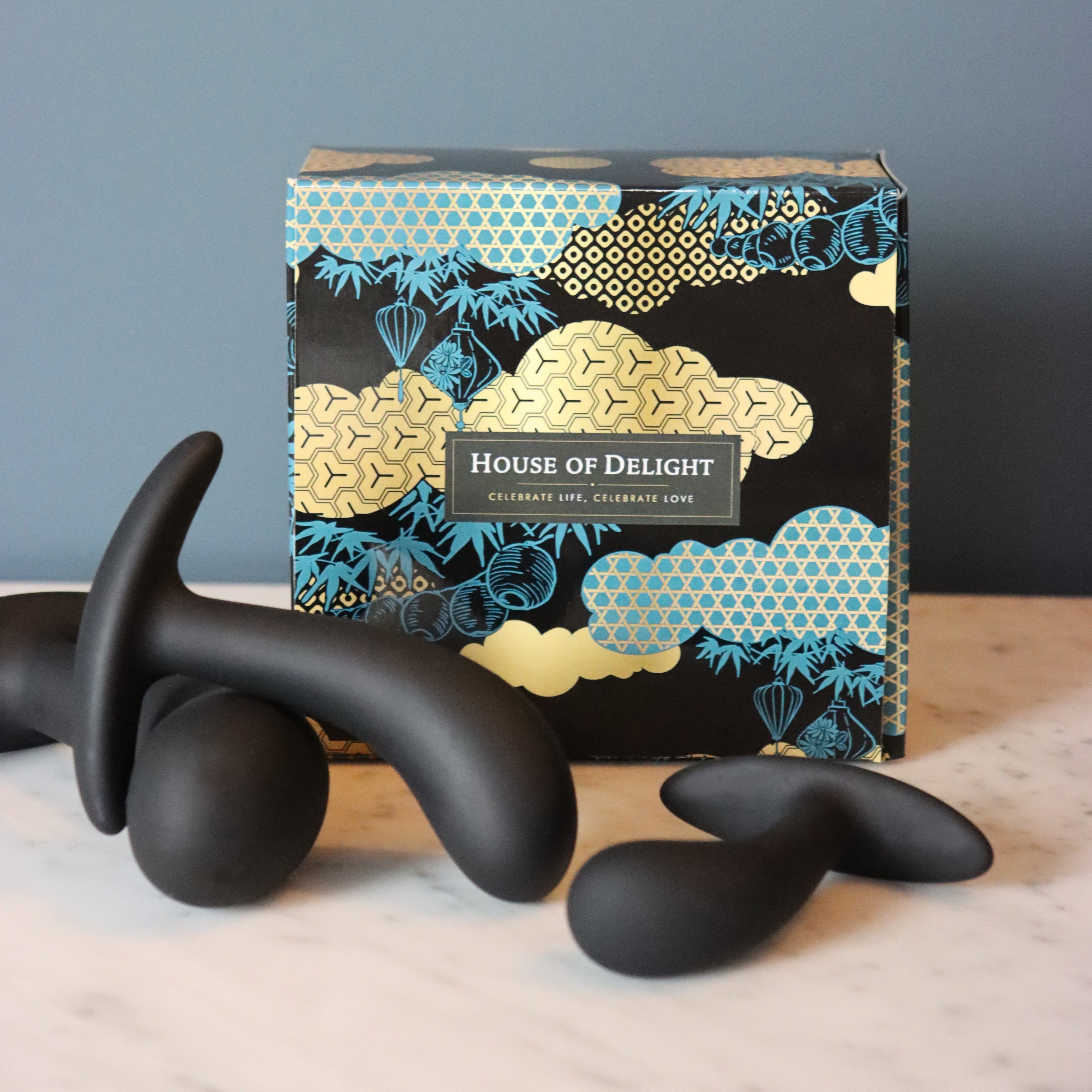 Stijlvol gepresenteerde intimate wellness set in sfeervolle omgeving