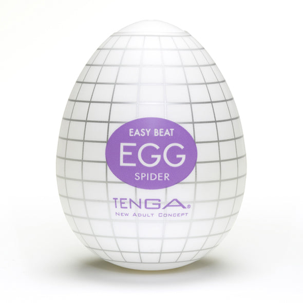 Tenga Egg Twister wellness product in sfeervolle setting voor intieme momenten