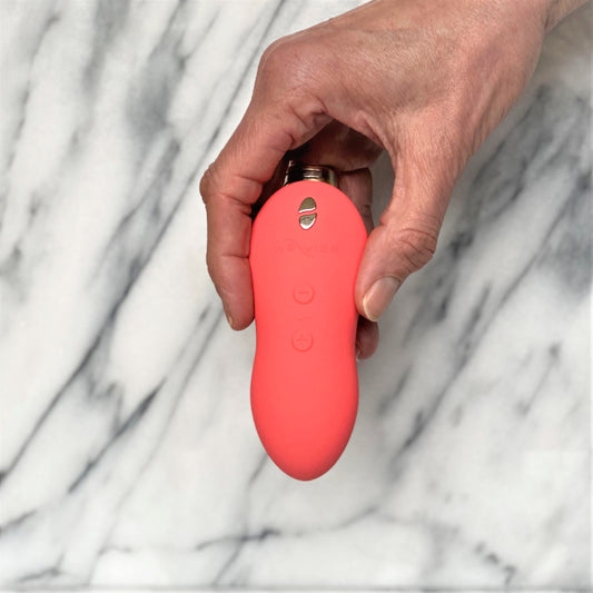We-Vibe Touch X oranje verpakking met accessoires en gebruiksaanwijzing
