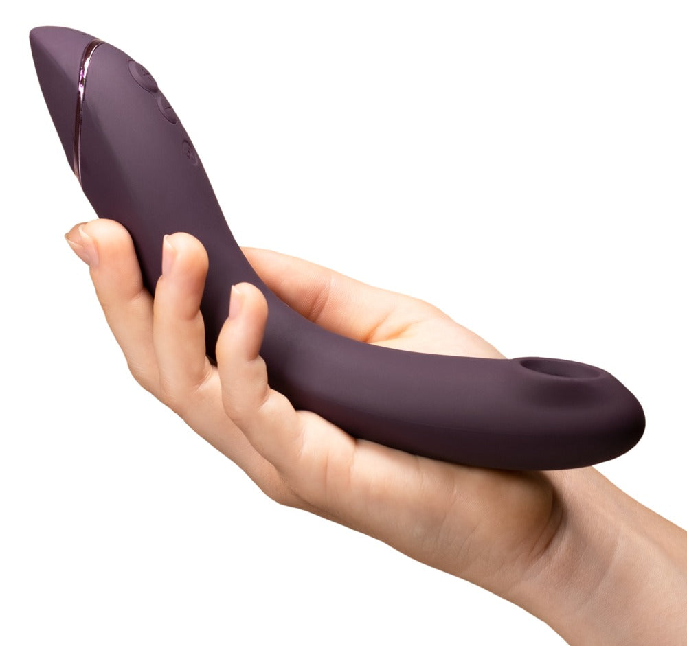 Womanizer OG g-spot vibrator vastgehouden in hand, toont ergonomische vorm en formaat