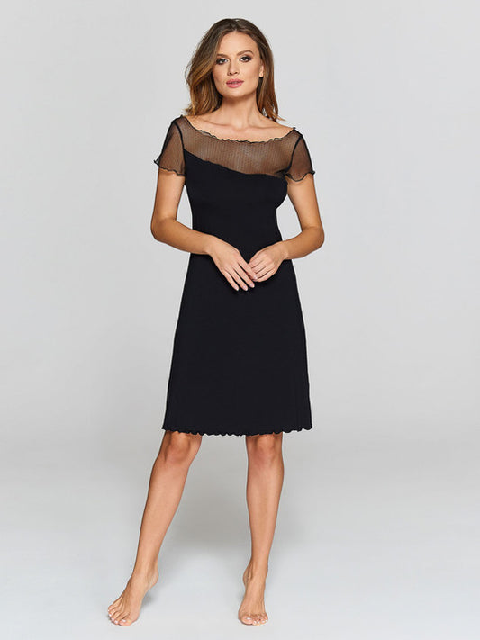 Close-up detail van het zachte materiaal en afwerking van het zwarte nachtjurkje XL